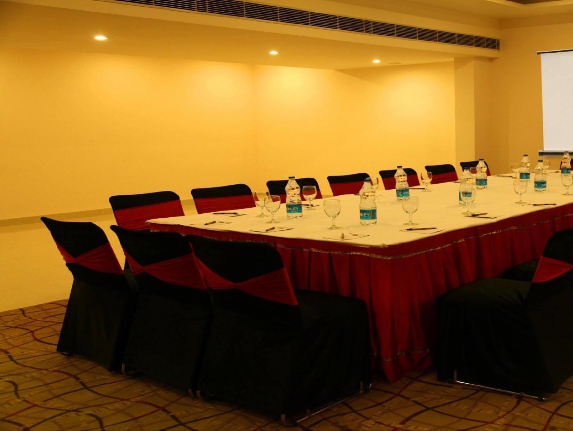 Continent Nakodar Hotel & Resorts Dış mekan fotoğraf